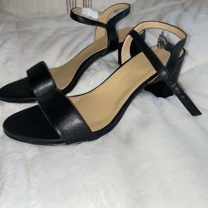 Nature Alizer black low heel sandal